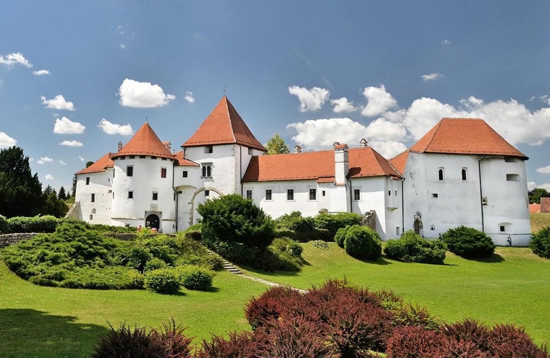 Lovely Flat, City Center With Free Parking Varaždin Екстериор снимка